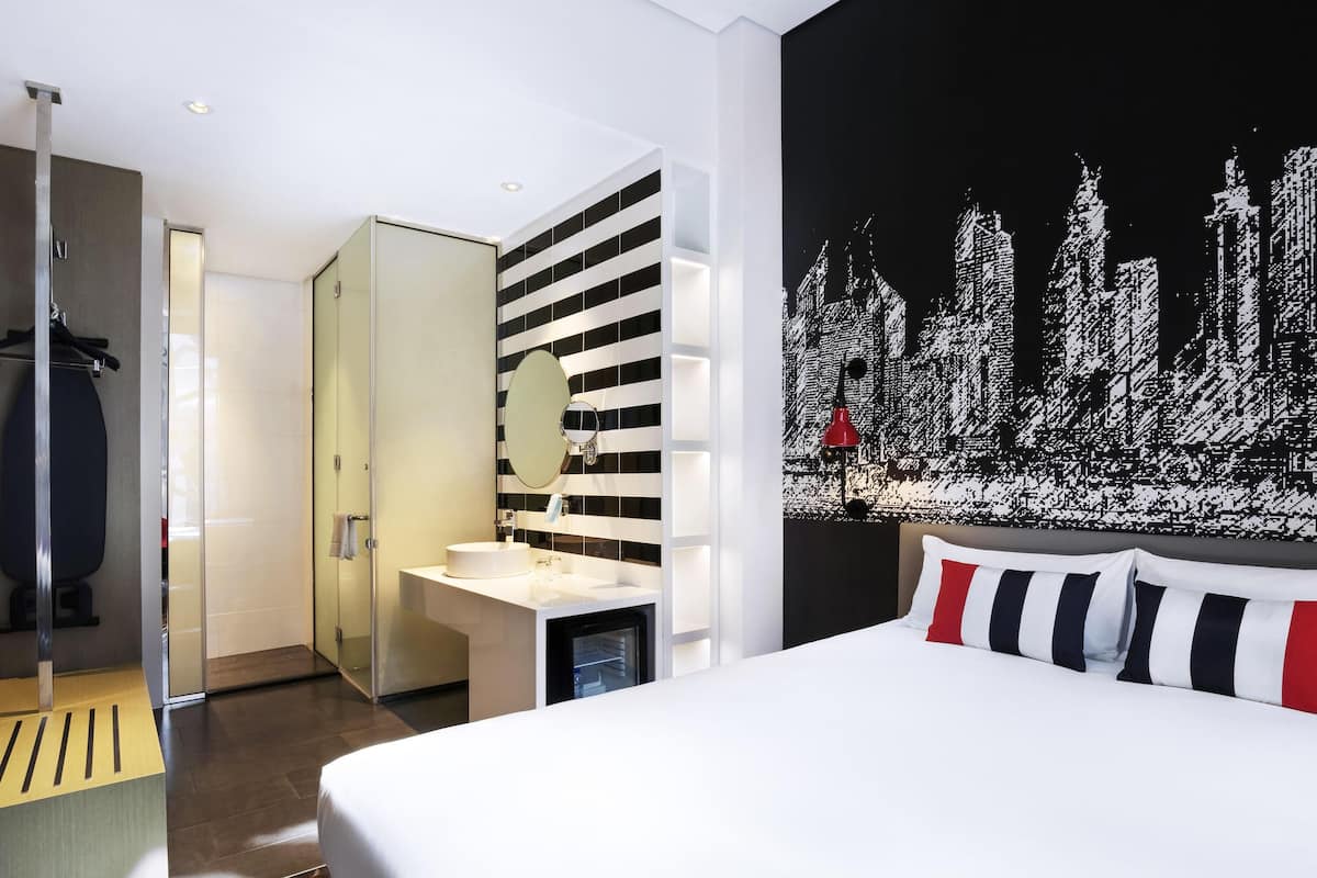 Standard Room, 1 Double Bed with Free Airport Transfer & Shuttle to La Mer & Malls