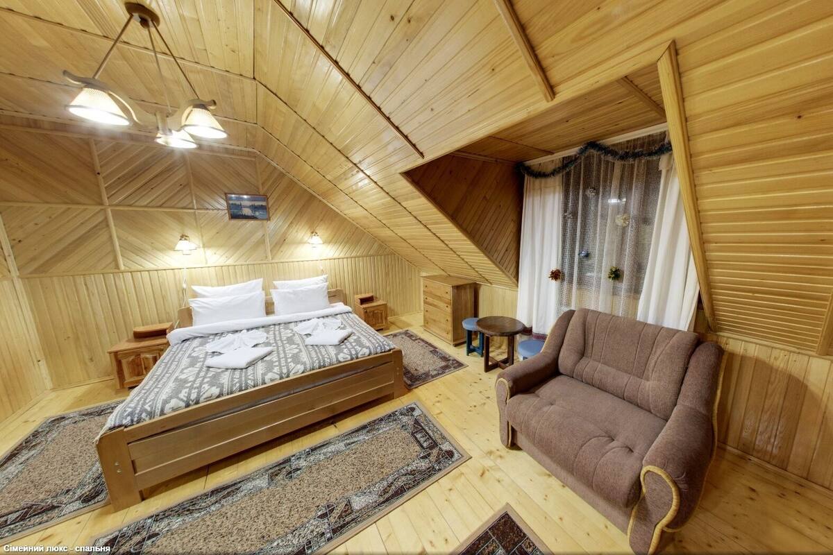 Suite familiar | Minibar, tabla de planchar con plancha, wifi gratis y ropa de cama