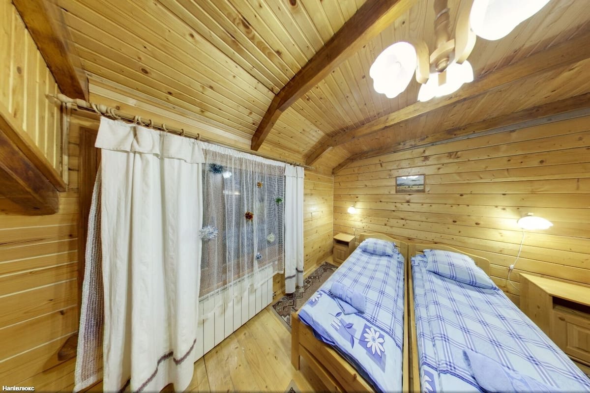 Suite junior | Minibar, tabla de planchar con plancha, wifi gratis y ropa de cama