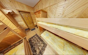 Shared Dormitory, Mixed Dorm (1 bed in 6 beds dorm)