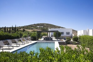 Private pool - Villa Anemos by VillaRentalsgr (Paros)