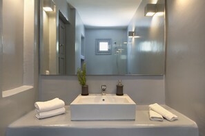 Traditional Villa, 4 Bedrooms, Private Pool, Sea View | Bathroom sink
