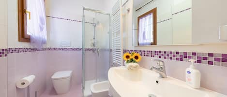 Apartment, 2 Schlafzimmer | Badezimmer | Dusche, Regendusche, Haartrockner, Bidet