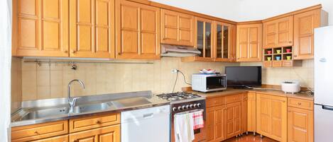 Apartment, 2 Bedrooms | Private kitchen