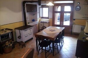 Apartment, 1 Schlafzimmer | Eigene Küche | Großer Kühlschrank, Mikrowelle, Ofen, Herdplatte