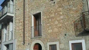 Unclassified image, 5 of 10, button - Villalago Centro Luminoso Vecchio Fienile (Villalago)