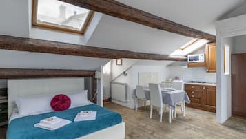 Cots/infant beds, free WiFi, bed sheets