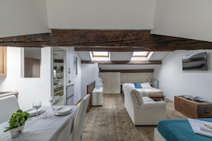 Studio | Cribs/infant beds, free WiFi, bed sheets