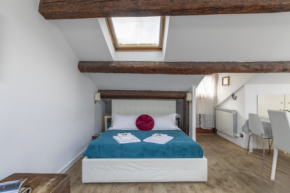Studio | Cribs/infant beds, free WiFi, bed sheets