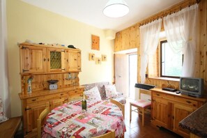 Apartment, 2 Bedrooms | Living area | Flat-screen TV - La Casa di Villalago (Villalago)