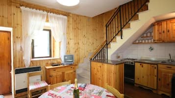 Apartemen, 2 kamar tidur | Makan di kamar