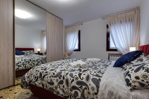 3 bedrooms, cots/infant beds, free WiFi, bed sheets - San Marco (Venice)
