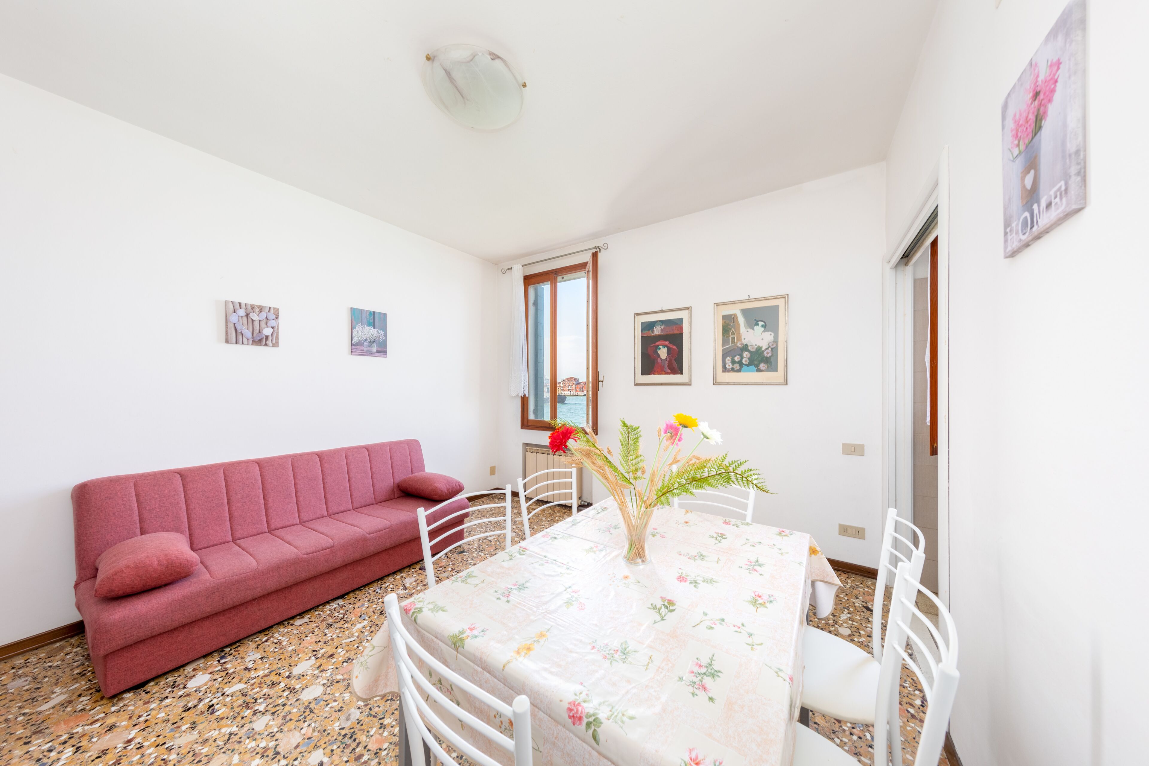 아파트, 침실 3개 | 거실 공간 | 평면 TV