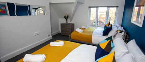 Apartemen | 4 kamar tidur, setrika/meja setrika, Wi-Fi gratis, dan seprai linen