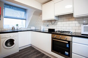 Private kitchen - The Manchester Pad - Sleeps 12 (Manchester)
