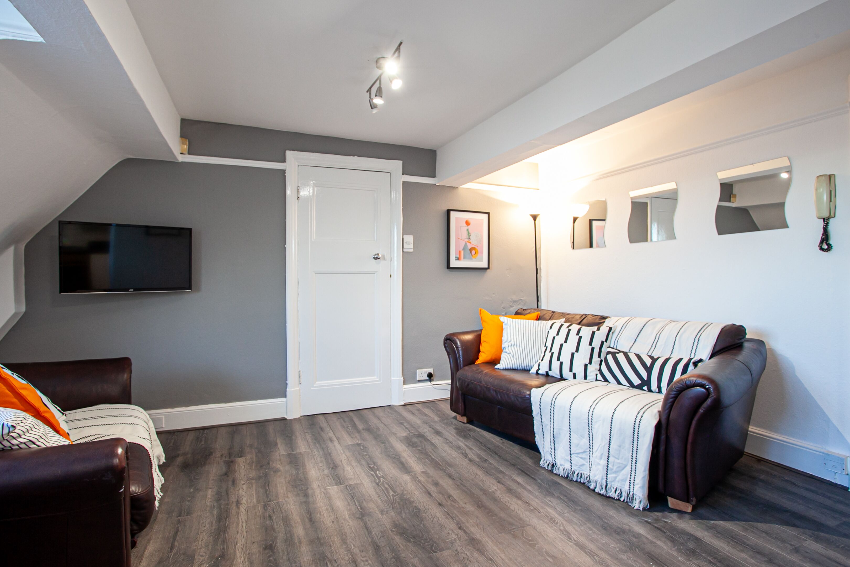 Apartment | Living area | 36-inch TV with cable channels