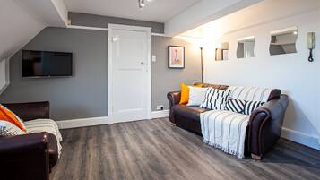 Apartment | Living area | 36-inch TV with cable channels