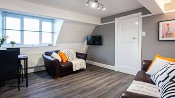 Apartment | Living area | 36-inch TV with cable channels