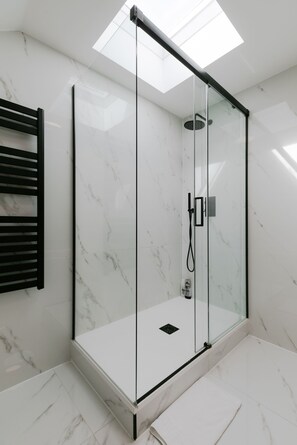 Ático de lujo, baño privado | Baño
