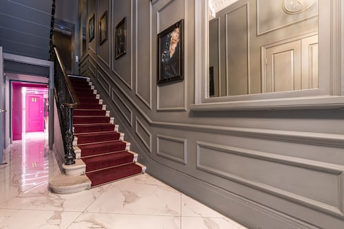 Luxury Apartments Near Harrods and the Science Museum