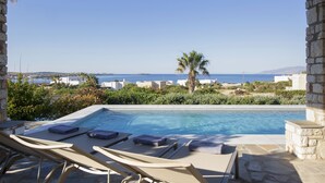 Outdoor pool - Ideal family Villa for 8 - Pool, Sea Views by VillaRentalsgr (Paros)