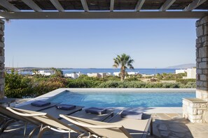 Seasonal outdoor pool - Ideal family Villa for 8 - Pool, Sea Views by VillaRentalsgr (Paros)
