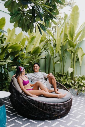 Outdoor pool - De An Hotel (Da Nang)