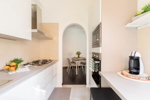 Réfrigérateur, four, plaque de cuisson, lave-vaisselle