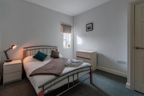 City Apartment, 3 Bedrooms | 3 bedrooms, iron/ironing board, free WiFi - 70 Elm Street (Cardiff)