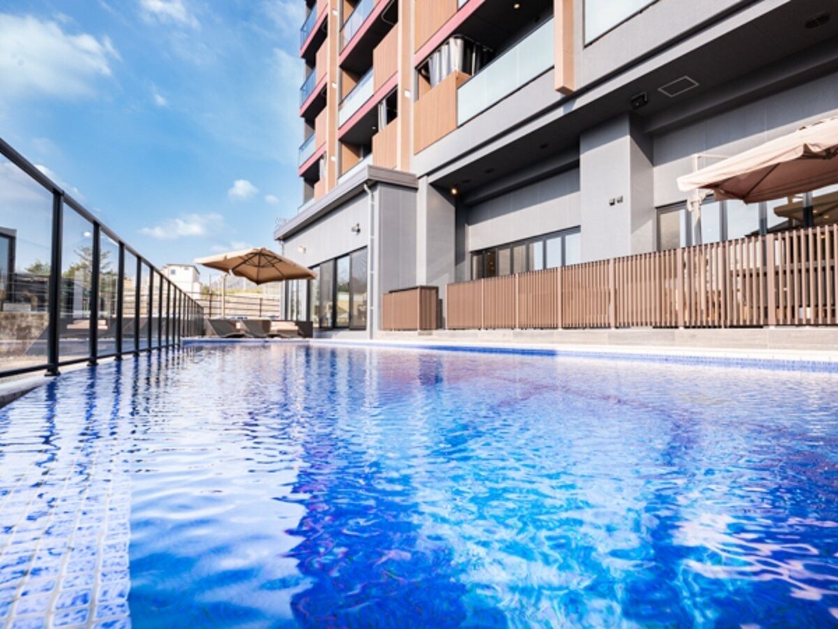 Seasonal outdoor pool, open 7:00 AM to 10:00 PM, pool umbrellas