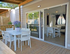 Mobil Karavan Eksklusif | Teras/patio