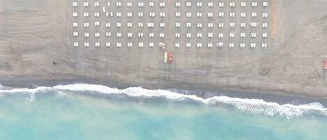 En la playa y traslado desde/hacia la playa gratis