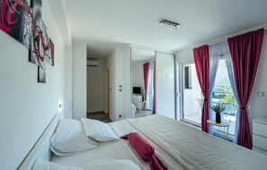 4 bedrooms, in-room safe, travel cot, free WiFi - Beautiful home in Imotski (Imotski)