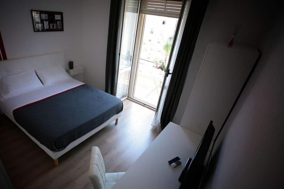 Double Room | Desk, soundproofing, free WiFi, bed sheets