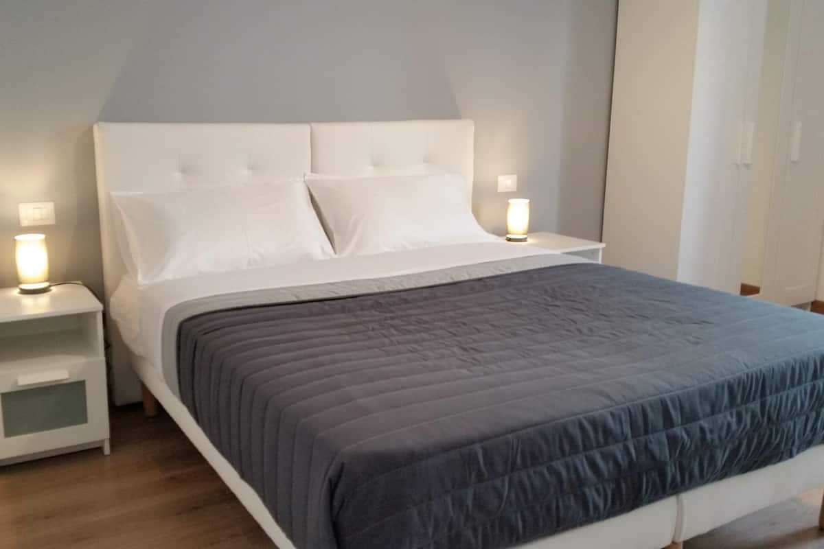 Quadruple Room | Desk, soundproofing, free WiFi, bed sheets