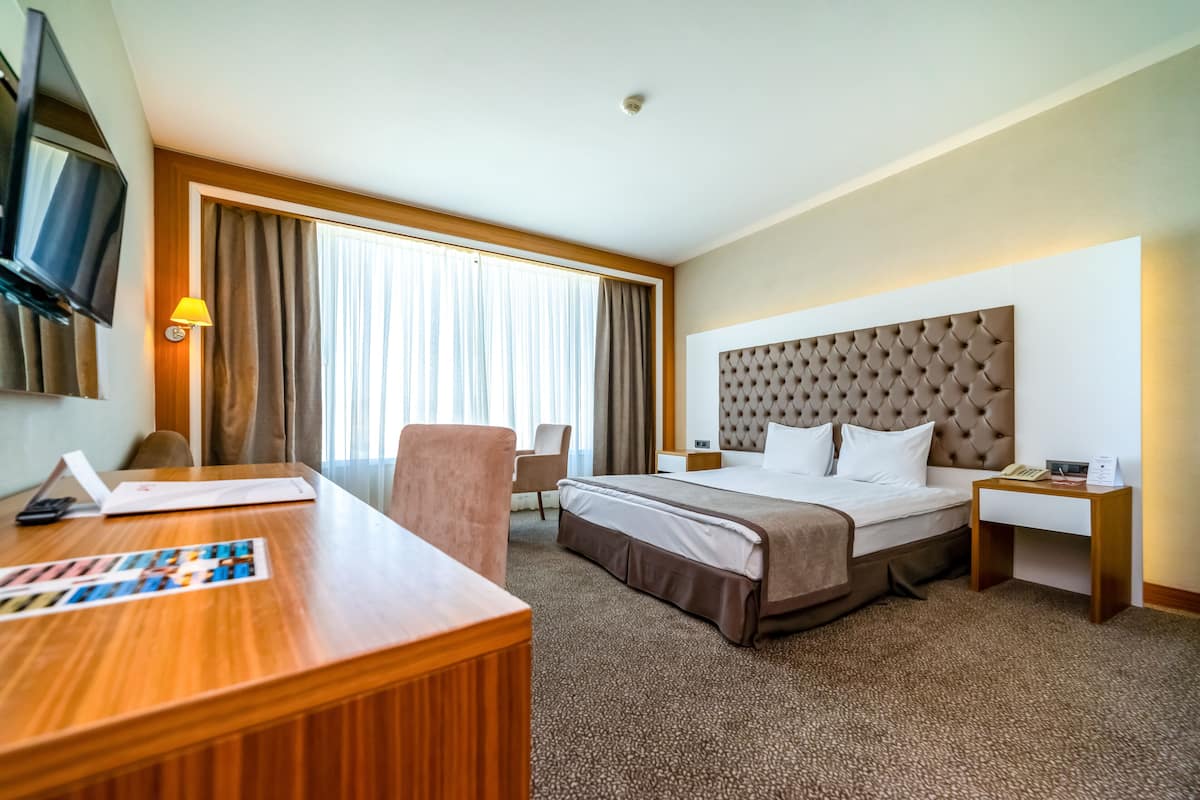 1 chambre, minibar, coffres-forts dans les chambres, bureau