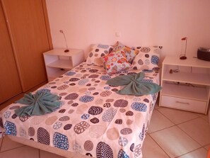1 bedroom, WiFi, bed sheets - Second line to beach (Santa Maria - Sal)