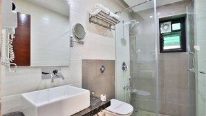 Bathroom - Hotel Dev Aadi (Ahmedabad)