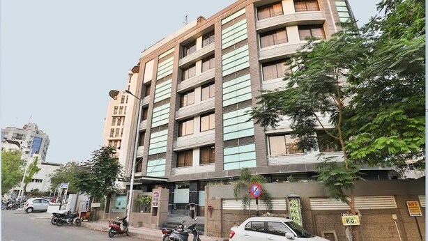 Front of property - Hotel Dev Aadi (Ahmedabad)