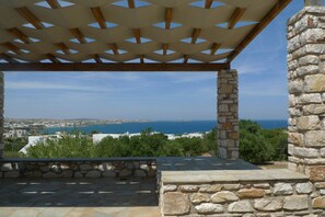 Terrace/patio - Beautiful 8-person Family Villa with Great Views by VillaRentalsgr (Paros)