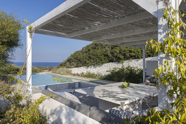 Seasonal outdoor pool, pool loungers - Beautiful 8-person Family Villa with Great Views by VillaRentalsgr (Paros)