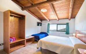 4 bedrooms, free WiFi, bed sheets