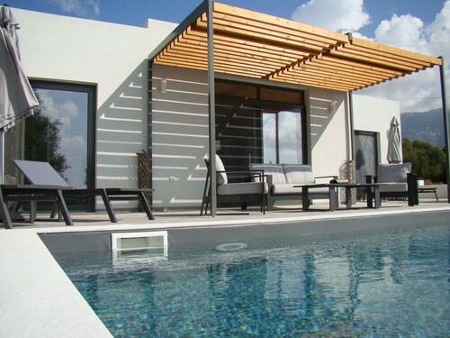 Stunning new contemporary villa, located in a quiet village - 1km from the beach