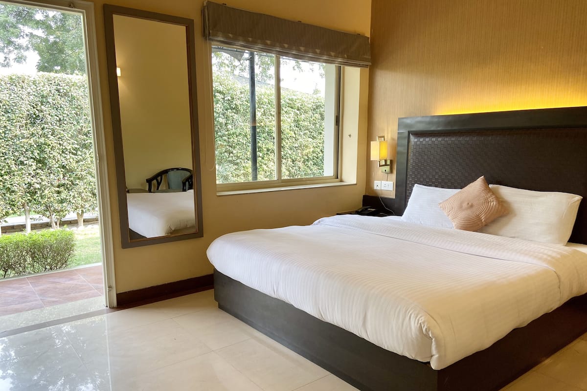 Royal Room | 1 bedroom, premium bedding, in-room safe, iron/ironing board