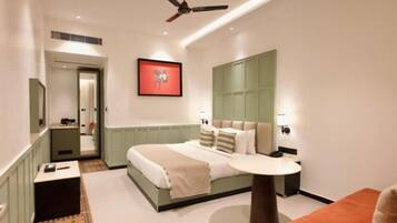Premium bedding, in-room safe, iron/ironing board, free WiFi