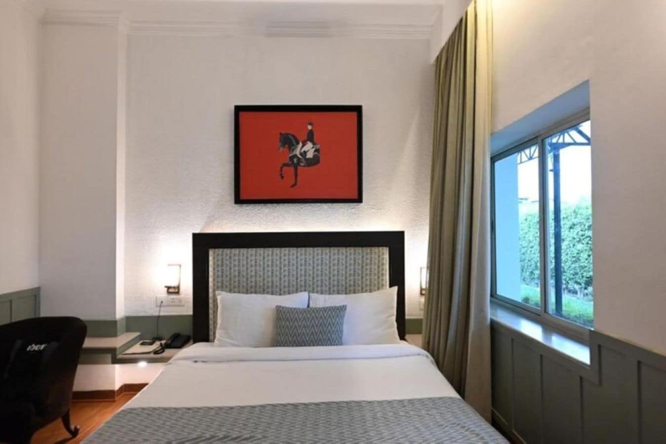 ห้องเอ็กเซกคิวทีฟ | เครื่องนอนระดับพรีเมียม, ตู้นิรภัยในห้องพัก, เตารีด/โต๊ะรีดผ้า