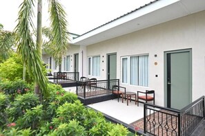 Premium bedding, in-room safe, iron/ironing board, free WiFi - Status Club Resort (Kanpur)