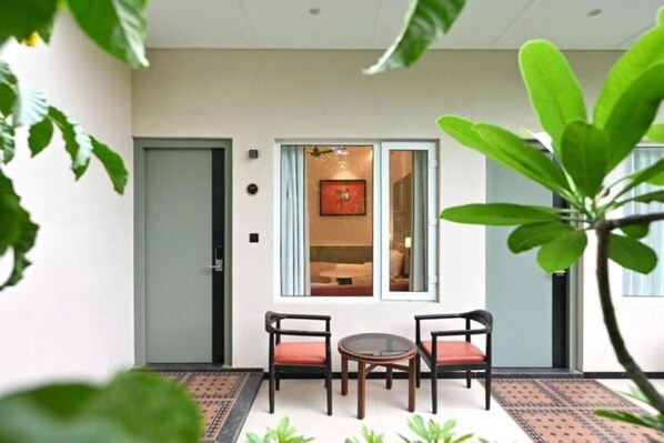 Garden View Room | Literie de qualité, coffre-fort, fer et planche à repasser