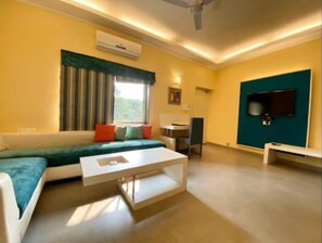 Garden Suite | Premium bedding, in-room safe, iron/ironing board, free WiFi