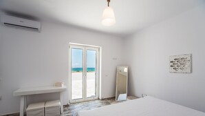 Interior - Funky holiday home with pool, next to the beach by VillaRentalsgr (Paros)